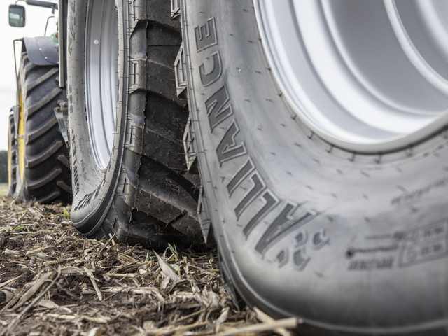 Ein VF-Reifen aus dem Sortiment des Reifengroßhändlers Bohnenkamp - im Niedrigdruckbetrieb sieht er buchstäblich platt aus, bietet aber dennoch eine zuverlässig hohe Traktion. 
