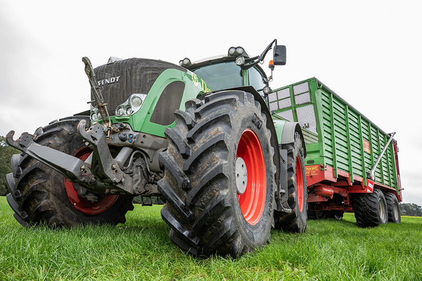 IF tyres and VF tyres for tractors ensure greater soil protection.